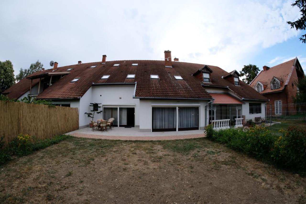 Alea Apartmanok Harkany Exterior photo
